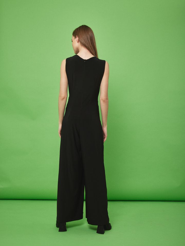 אוברול חצאית + אבזם בצבע שחור